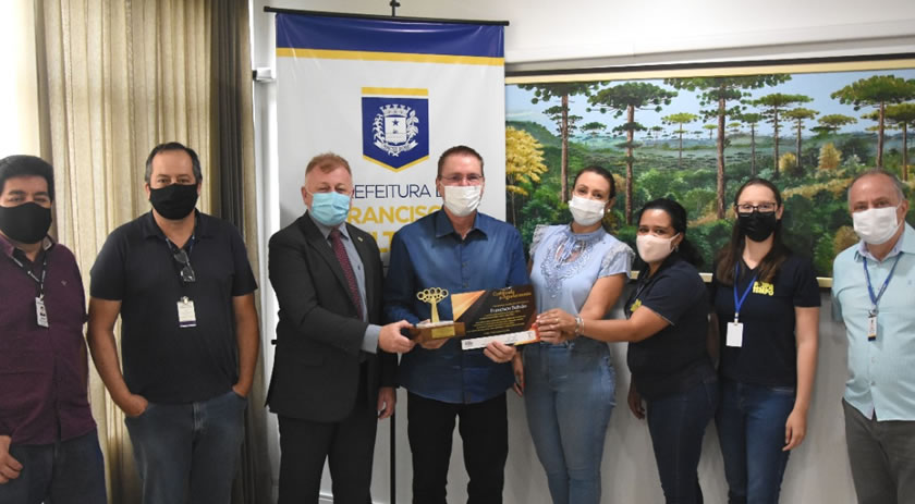 Poupa Tempo recebe premiação estadual