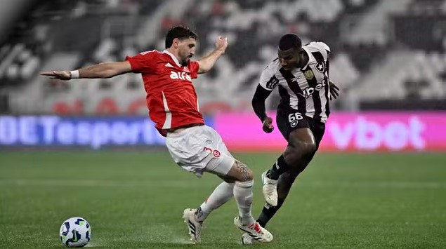 Em noite de golaços, Botafogo atropela o Inter e se recupera no Brasileirão