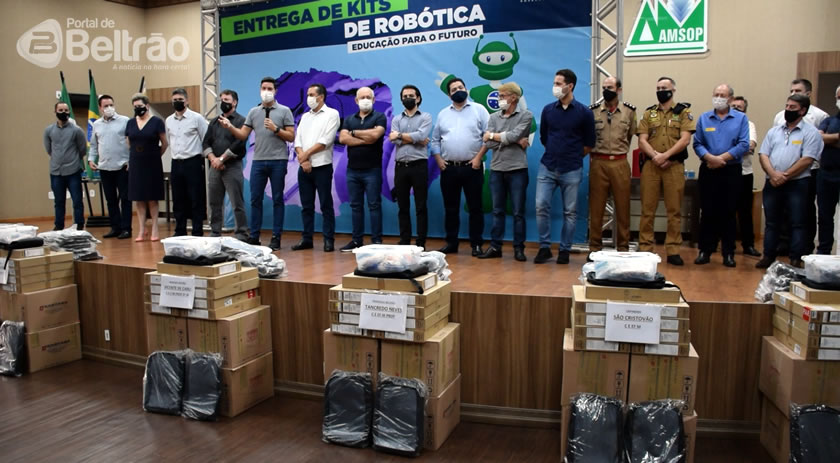 Governo entrega kits de robótica para escolas estaduais da região sudoeste