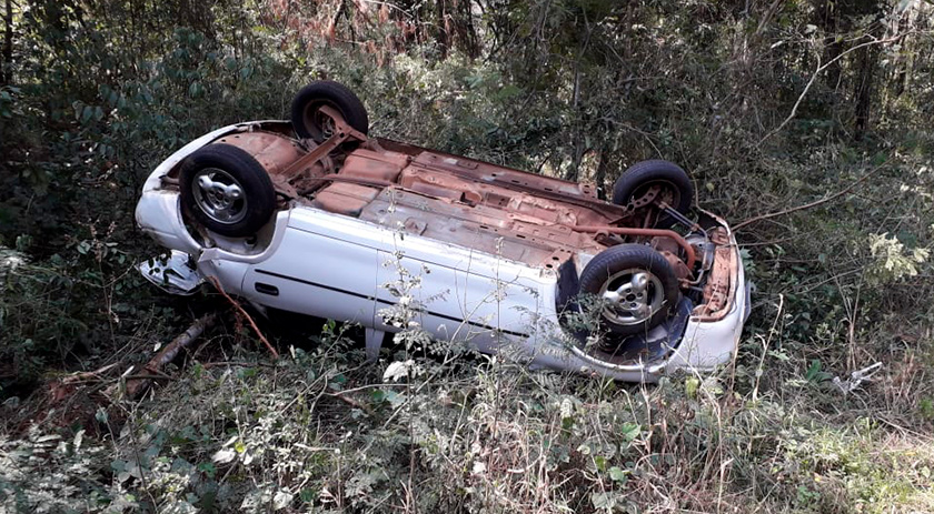 Acidente  deixa três pessoas feridas
