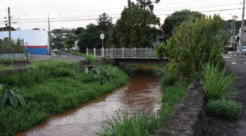 Moradores do bairro Industrial pedem atenção da prefeitura para enchentes