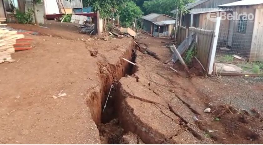 Moradores que tiveram casas interditadas querem solução da prefeitura