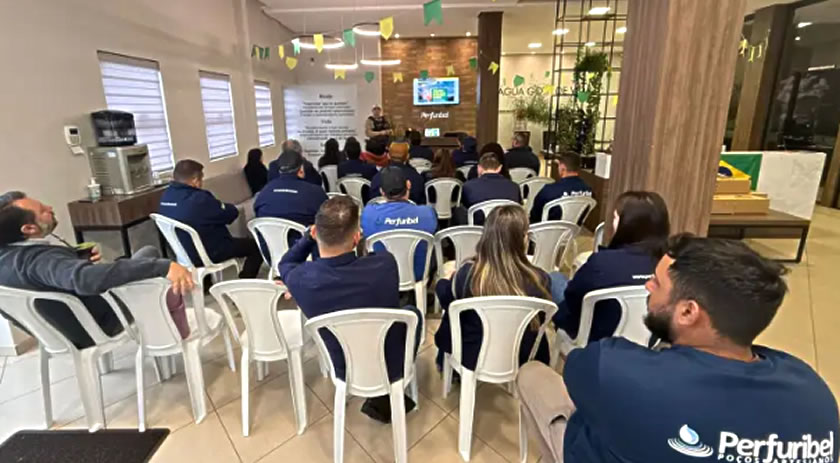 Polícia Militar promove palestra sobre segurança no trânsito em empresa
