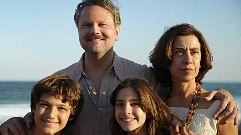 Filme ‘Ainda Estou Aqui’ e Fernanda Torres recebem indicações para o Globo de Ouro