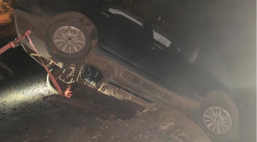 Veículo cai em rio, em Dois Vizinhos