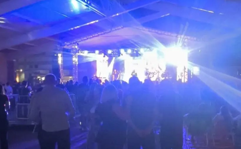 Mulher é ferida com facada durante show do trabalhador