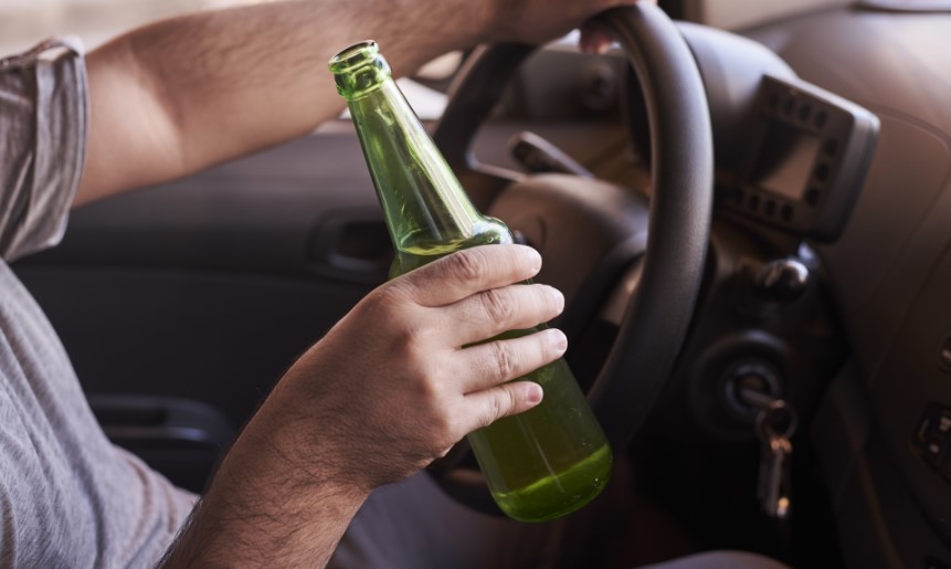 Dois homens são detidos por embriaguez ao volante após fuga e resistência
