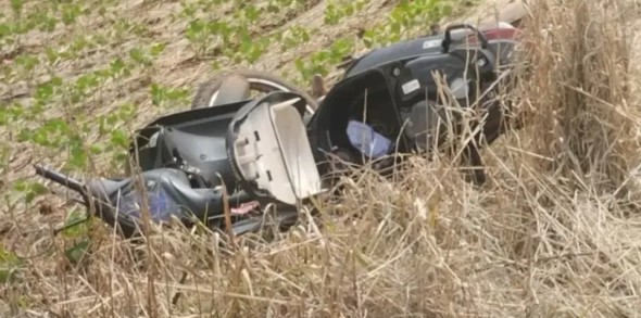 Motociclista é socorrido inconsciente após queda 