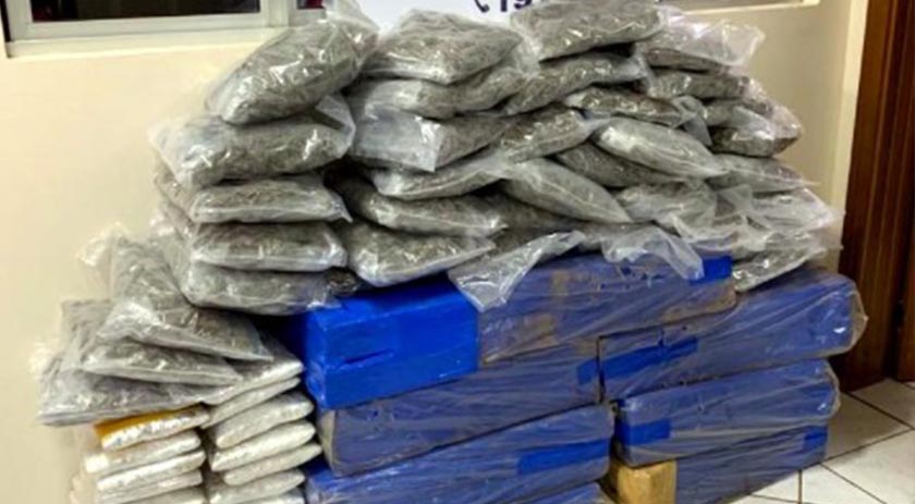 PRF apreende quase 240 kg de maconha e skunk na BR 282