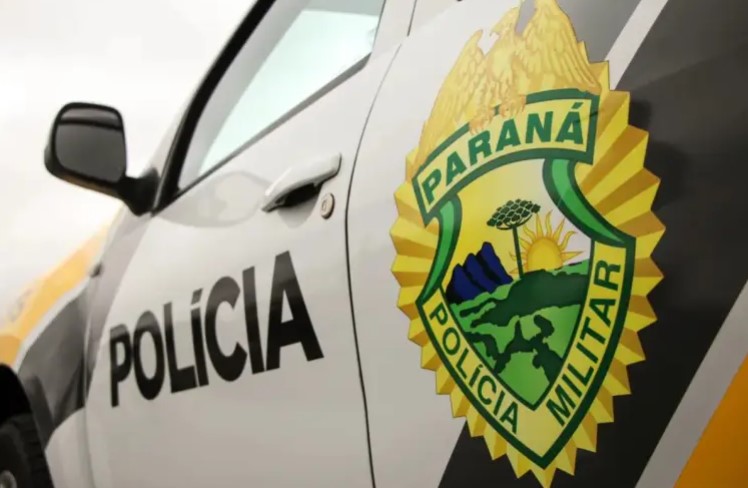 Idoso é flagrado com 20 pássaros silvestres em cativeiro