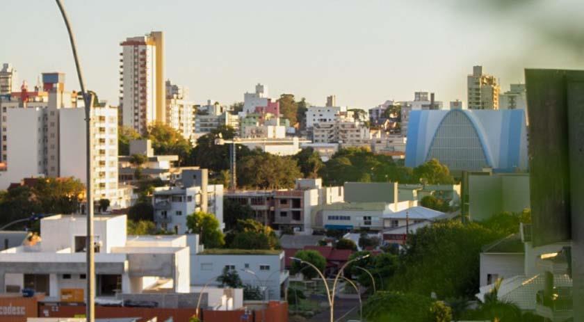 Vereadores cobram abertura de leitos de UTI em hospitais privados e reabertura do comércio