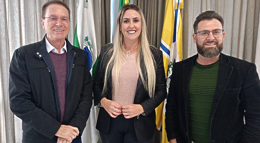 Município receberá ambulância e veículos para a Saúde