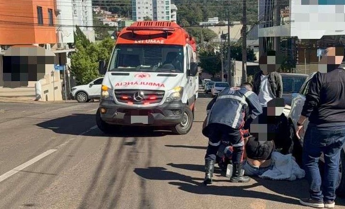 Motociclista fica ferida após colisão, em Francisco Beltrão