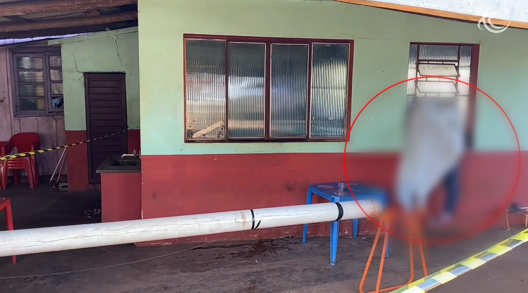 Jovem de 26 anos morre prensado em janela de bar