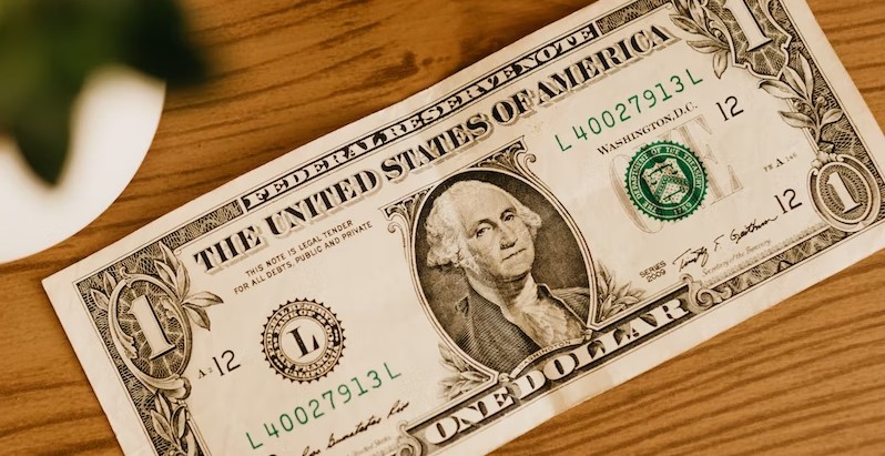 Dólar sobe para R$ 6,09 e bate recorde nominal de cotação