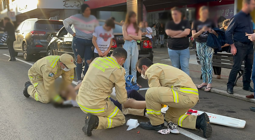 Adolescente é atropelada no centro