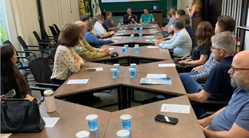 Município apresenta campanha “Atestado Consciente” em reunião com empresários na ACEFB