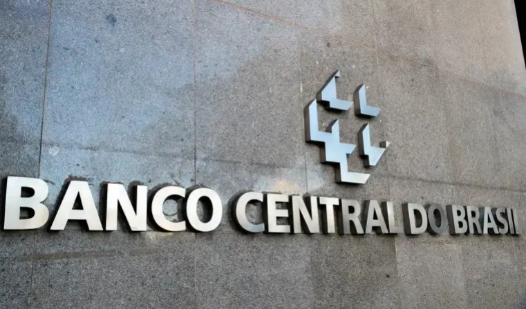 Taxa Selic cai para 14,25% ao ano após decisão do Copom