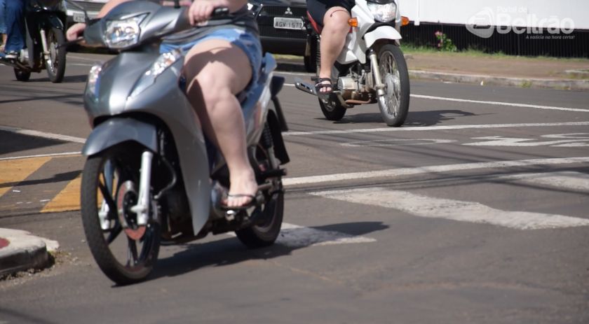 Pode dirigir de chinelo? Debetran tira dúvidas dos motoristas