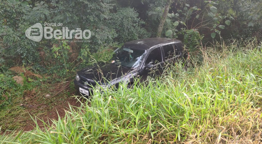 Veículo saí da pista e cai em barranco na PR-483