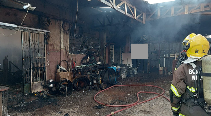 Incêndio atinge quatro edificações no bairro Salete