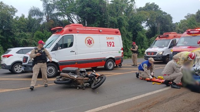Colisão envolve duas motocicletas na PR-180 e dois os condutores ficam feridos