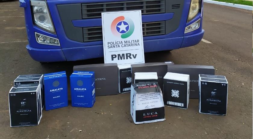 PMRv apreende contrabando de vinho na SC-163