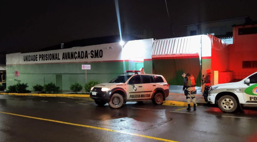 Acusado de ter matado mulher a facadas pelas costas é localizado e preso em galpão de SMO