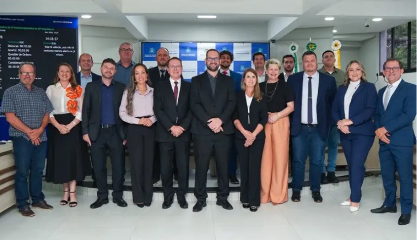 Adolfo Pegoraro toma posse como vereador