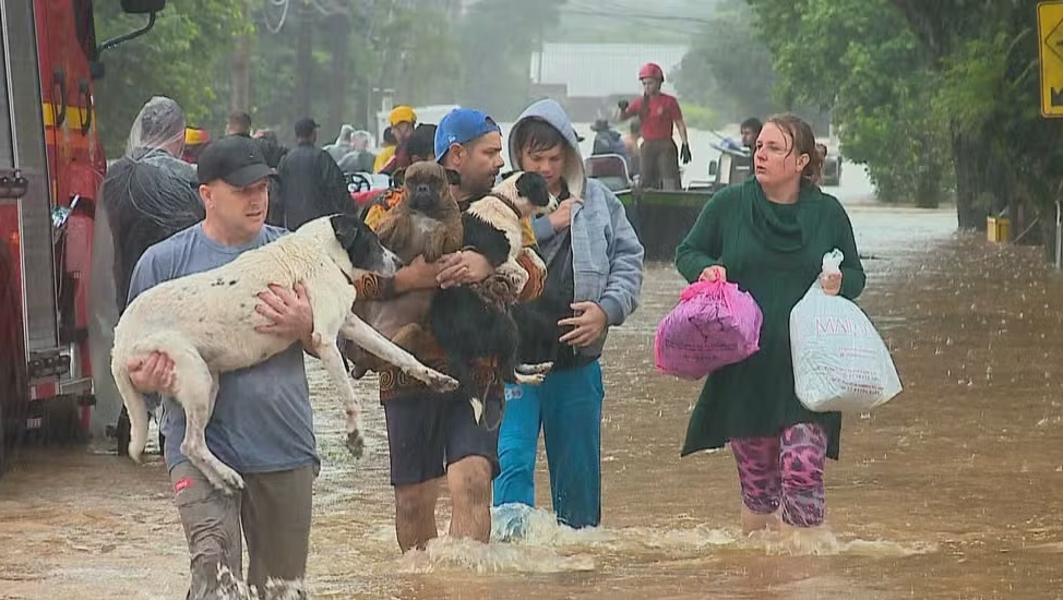 Até o momento 08 mortos e 21 desaparecidos foram registrados após os fortes temporais