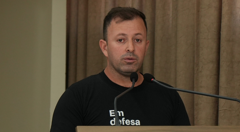 Líder sindical dos professores na Tribuna da Câmara