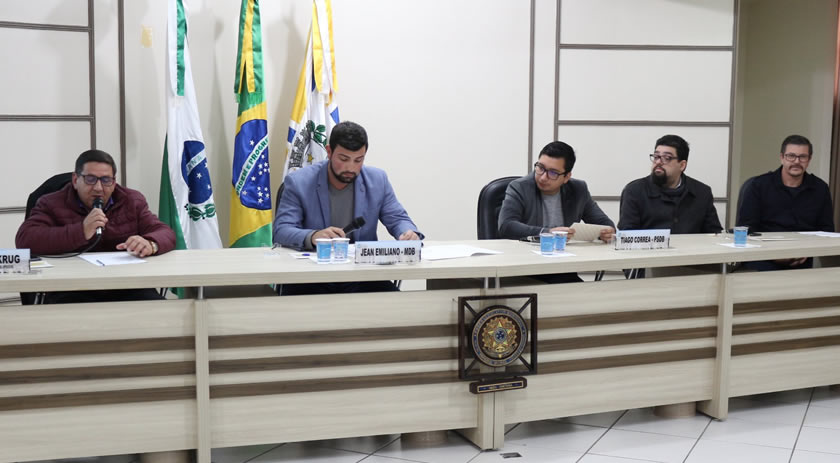 Audiência Pública debate extinção de cargos na prefeitura; Sindicato é contra