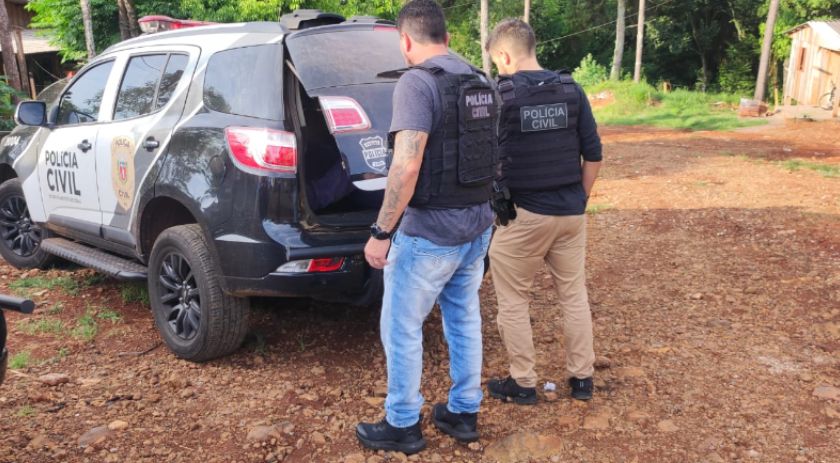 Polícia Civil prende dois suspeitos de causar incêndio intencional em depósito de recicláveis em Francisco Beltrão