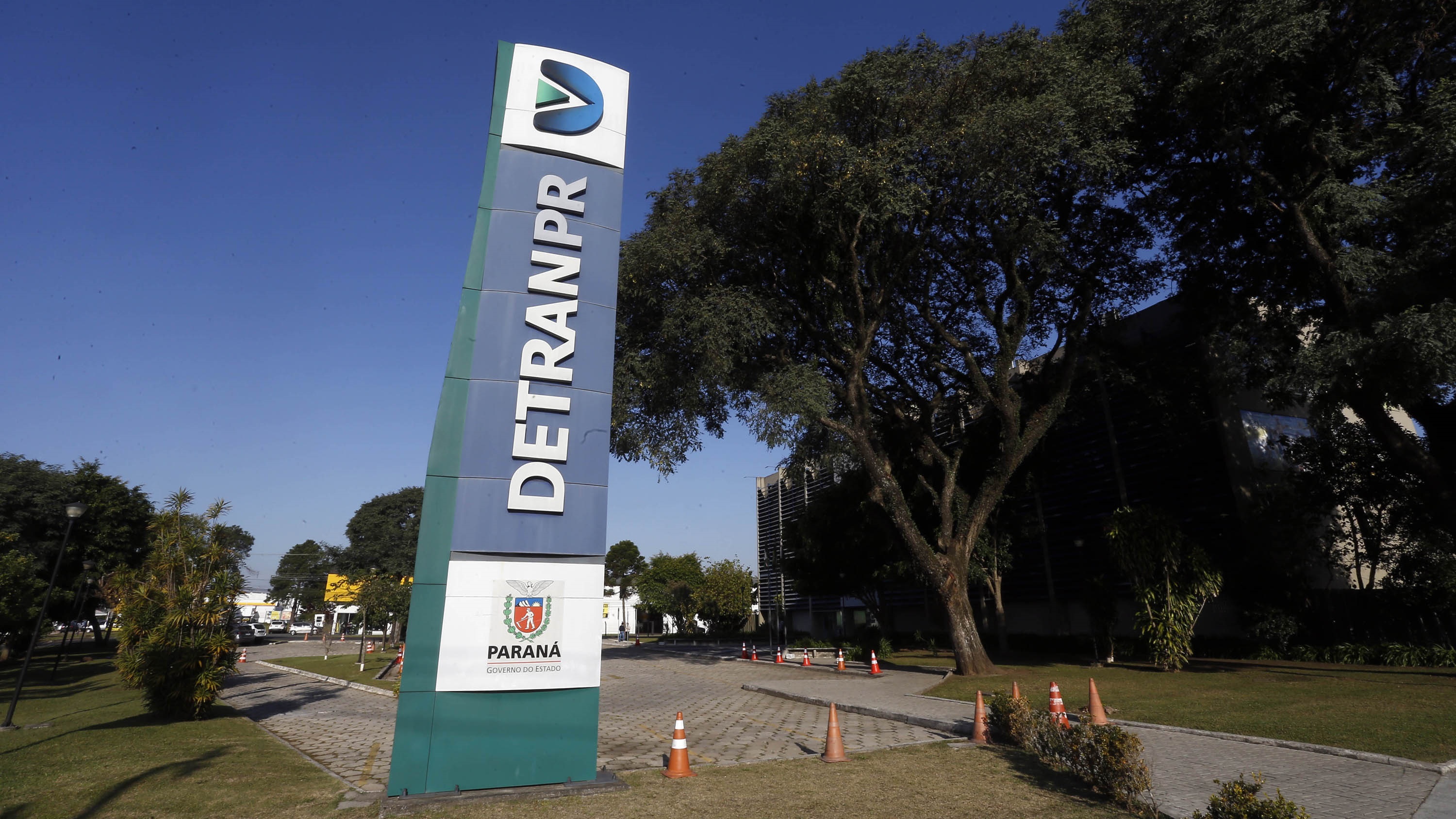 Detran-PR alerta sobre golpe de falsos leilões de veículos