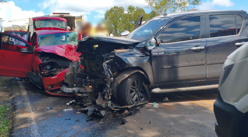 Acidente envolvendo dois veículos deixa três feridos na PR-493 em Verê