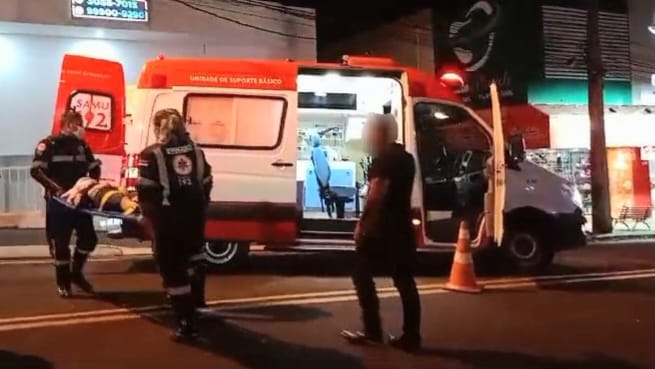 Na faixa de pedestres, criança é atropelada por motocicleta