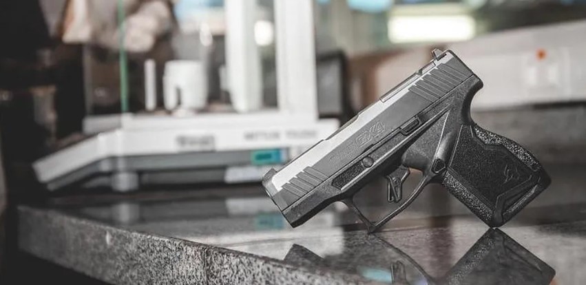 Homem invade residência para furtar e morre após ser baleado pelo morador