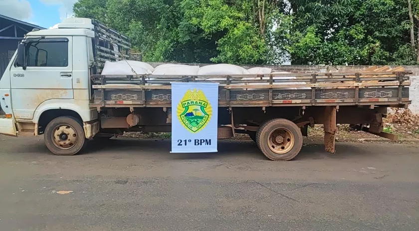Quase 3 mil kg de milho descaminhado é apreendido pela PM