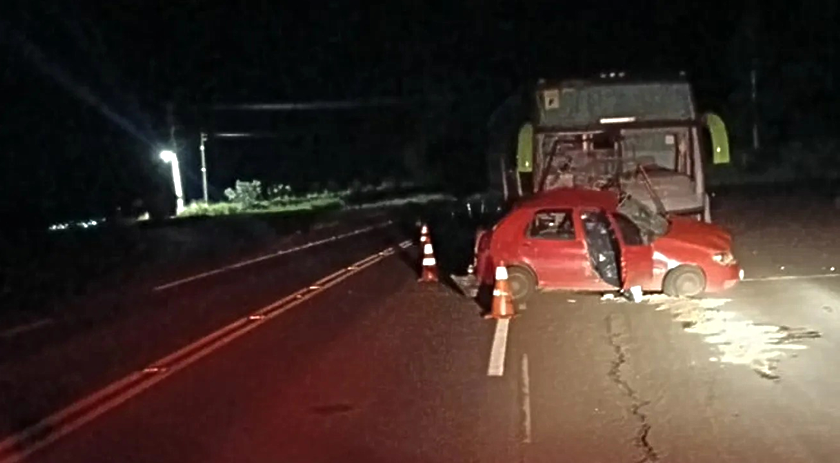 Jovem morre em acidente com ônibus em trevo da PR-466