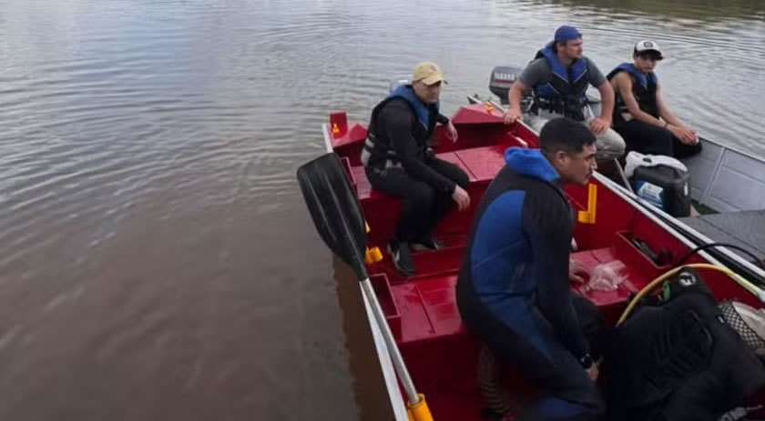 Buscas por jovem que desapareceu em represa após barco dar pane durante campeonato de pesca no Paraná entram no 3º dia