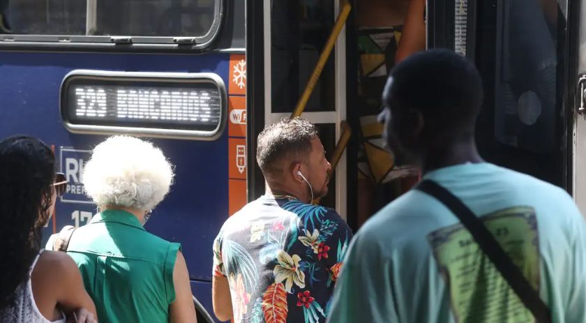 População brasileira começará a diminuir em 2042, diz IBGE