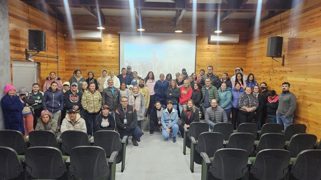 Catadores de recicláveis participam de capacitação sobre saúde e condições de trabalho