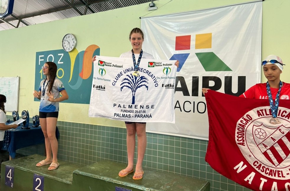 Palmense Luiza Spaniol conquista cinco medalhas de ouro no Troféu Paraná de Natação