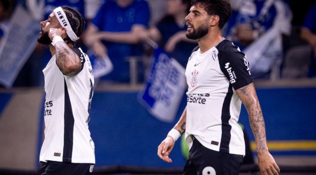 Depay decide e Corinthians derrota Cruzeiro por 1 a 0