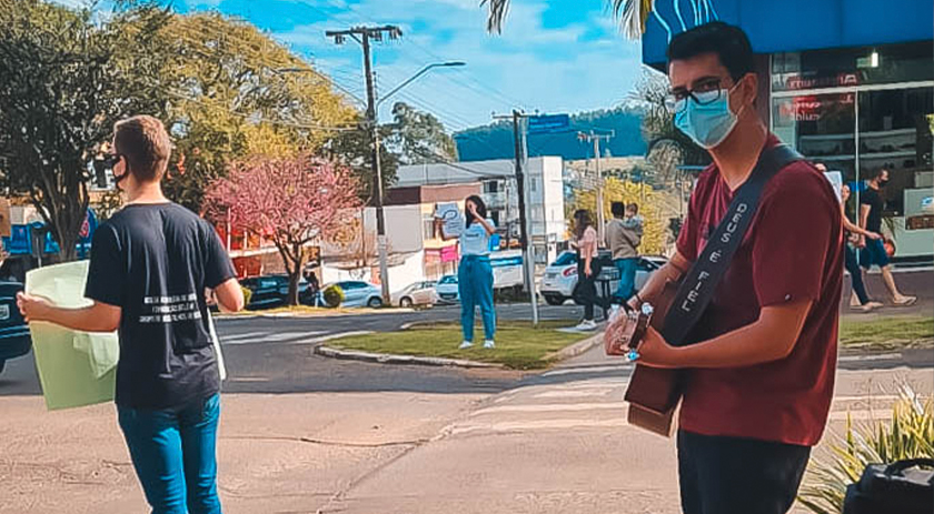 Grupo de jovens "Projeto na Veia" lança campanha Igreja nas ruas