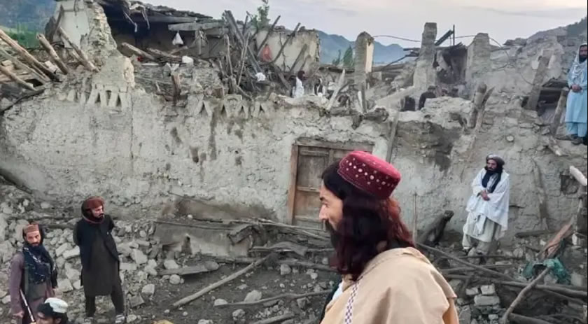 Terremoto mata pelo menos 920 pessoas no Afeganistão