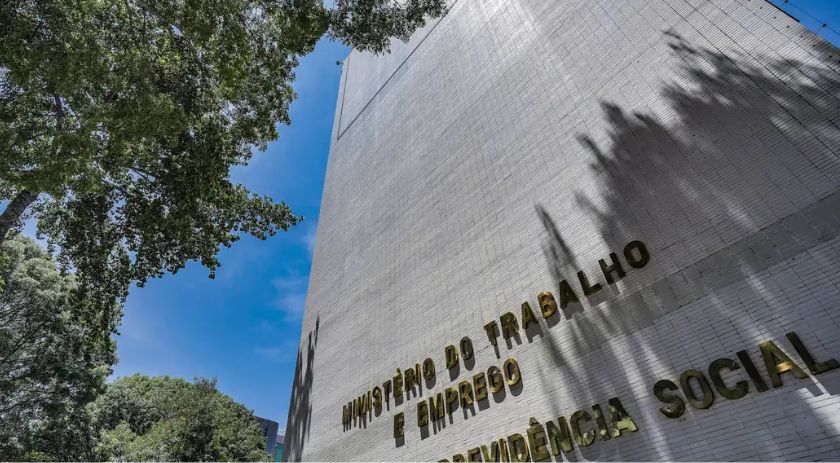 Prazo para empresas entregarem relatório salarial termina nesta quinta