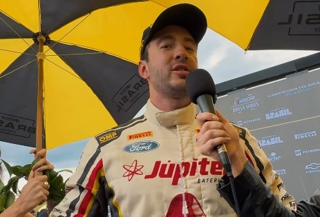 Na chuva, Gabriel Casagrande vence as duas corridas da Nascar Brasil no Velocitta