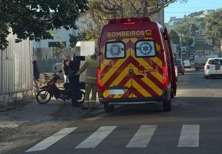 Acidente entre carro e moto é registrado no bairro Industrial