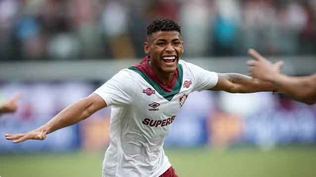 Em partida agitada, Fluminense bate o Vitória e volta a vencer após três rodadas